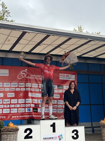 Klaas Meekma wint prijs voor de strijdlust in de Omloop van Ooststellingwerf